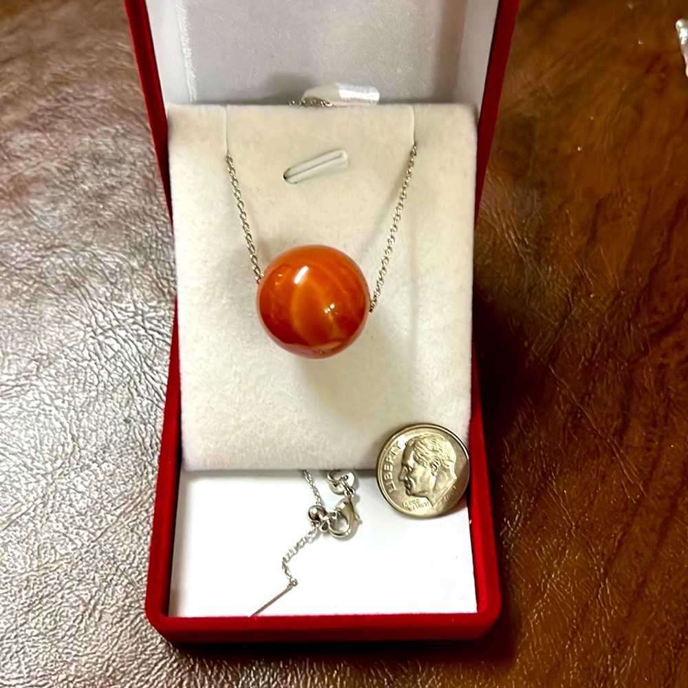 Agate Pendant Necklace in 925 Sterling silver chain..
